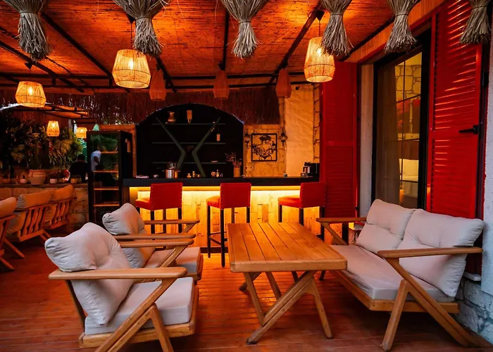 Karnelyan Alacati * Кешме