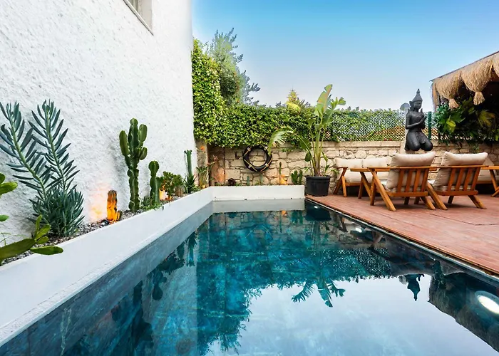 Karnelyan Alacati * Кешме